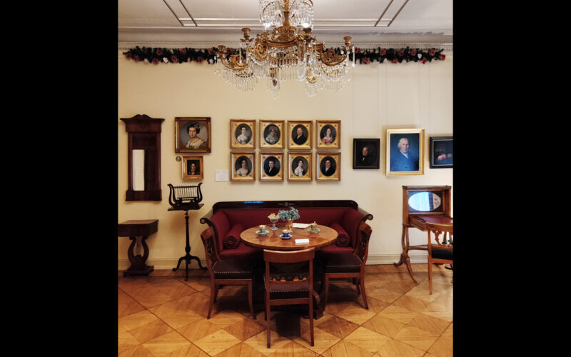 Weihnachtliche Dekoration Knoblauchhaus im Nikoleiviertel